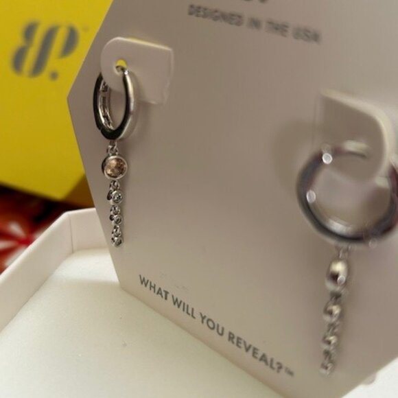 Bomb Party "Simple Elegance" Earrings - Picture 3 of 4